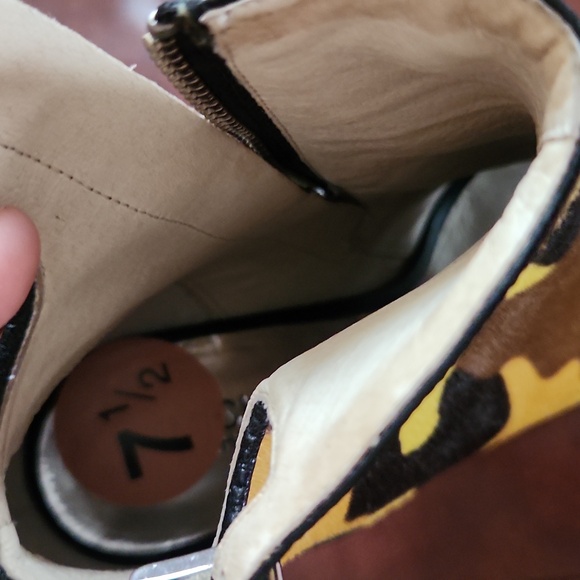 Michael Kors Kendra Camo Poen Toe Pony Hair Peep Toe Bootie - Picture 5 of 5